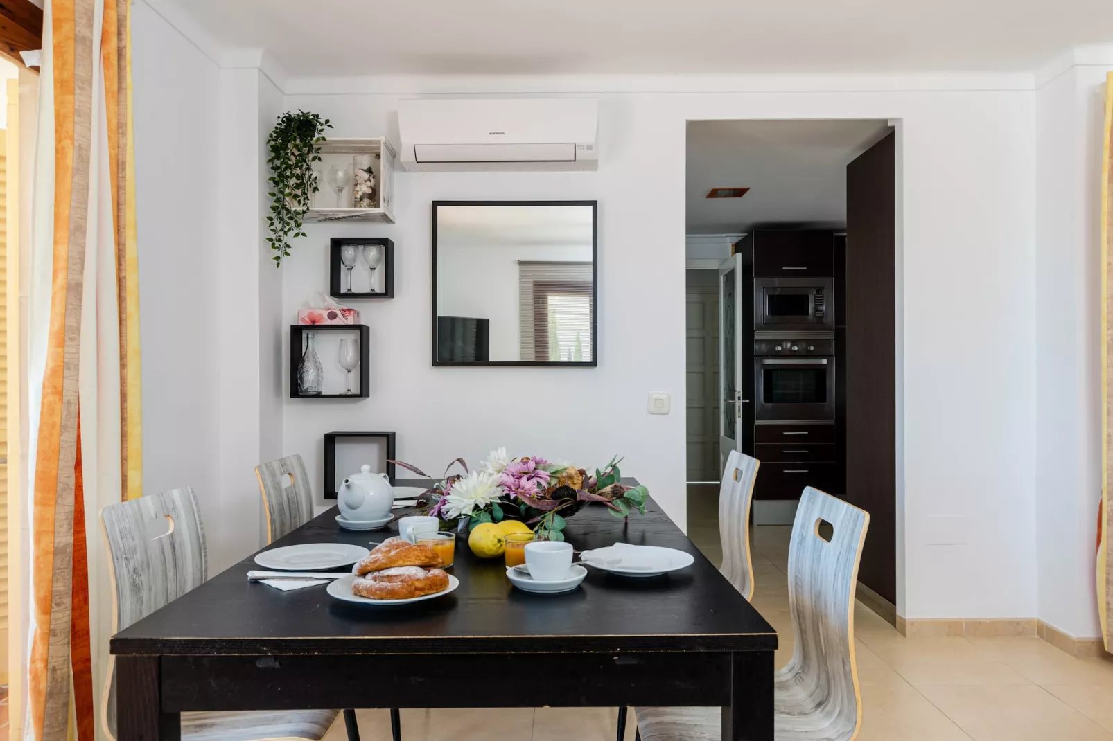 YourHouse Reganyol-Dining room