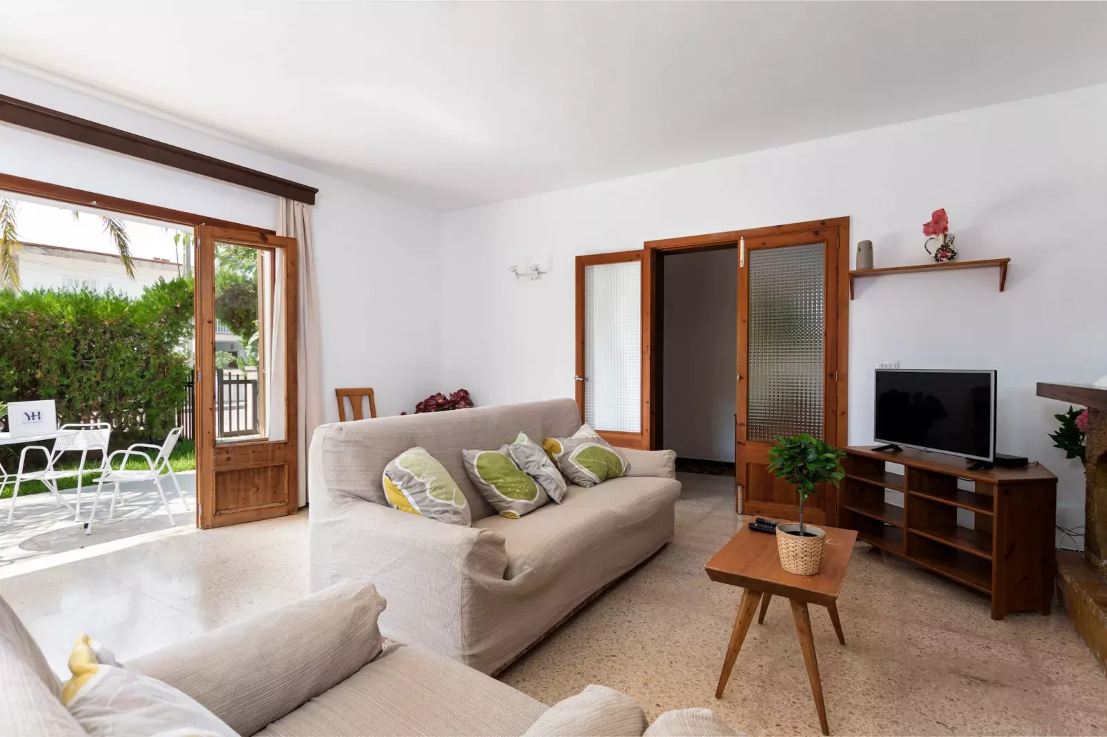 YourHouse Alcudia Casa-Living room