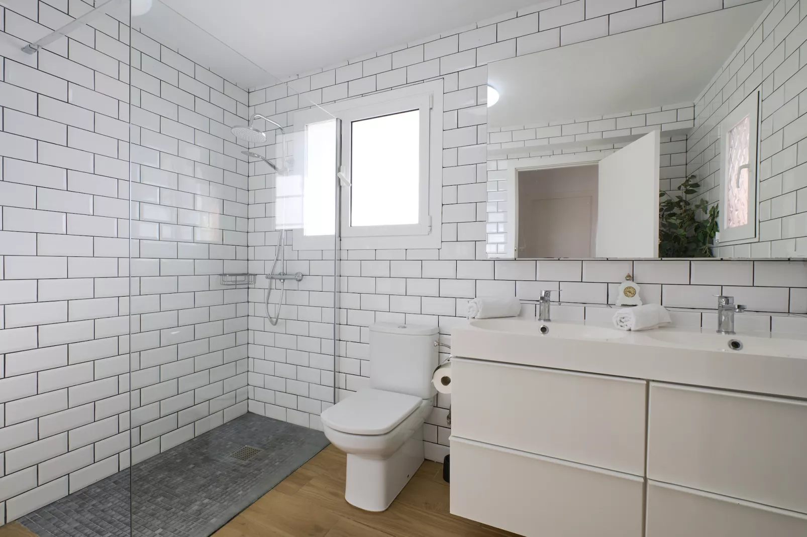 Palmeras-Bathroom