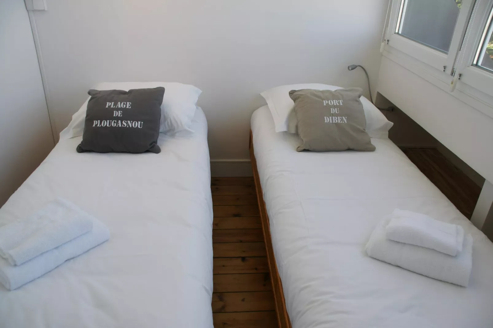 Pretty apartment with sea view in Primel-Bedroom