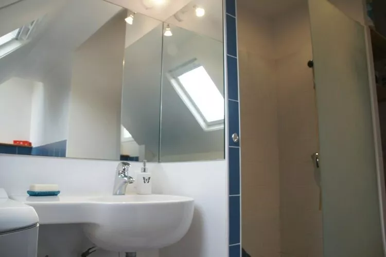 Pretty apartment with sea view in Primel-Bathroom