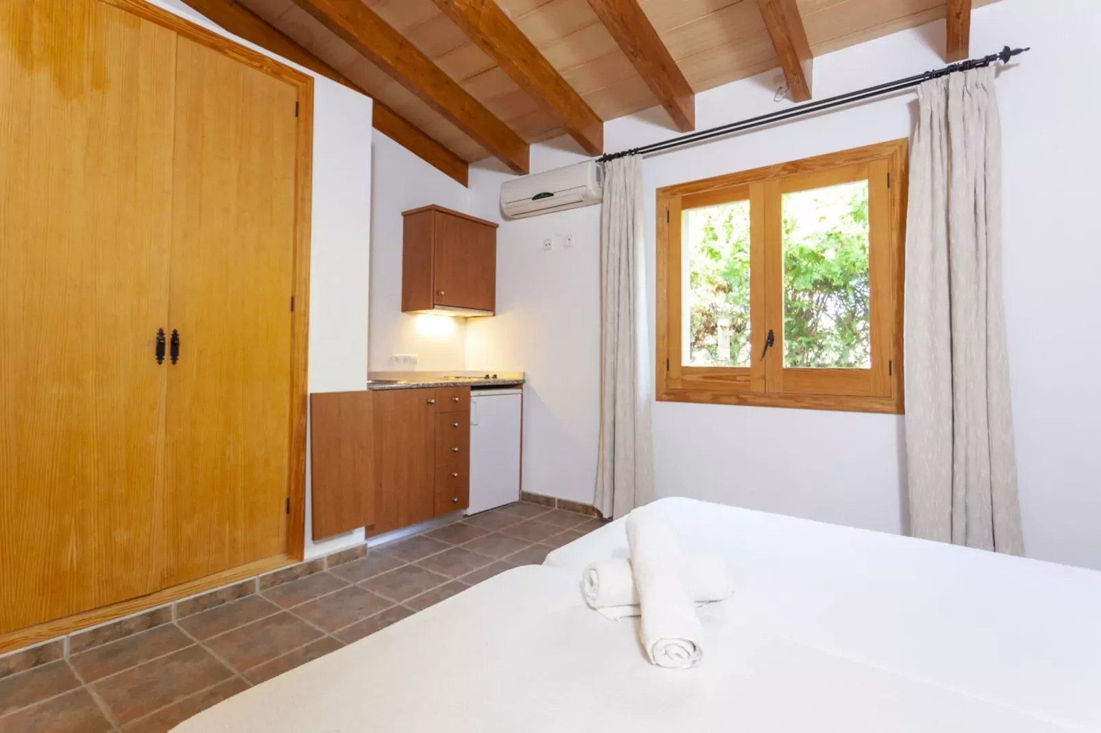 YourHouse Son Gallina-Schlafzimmer