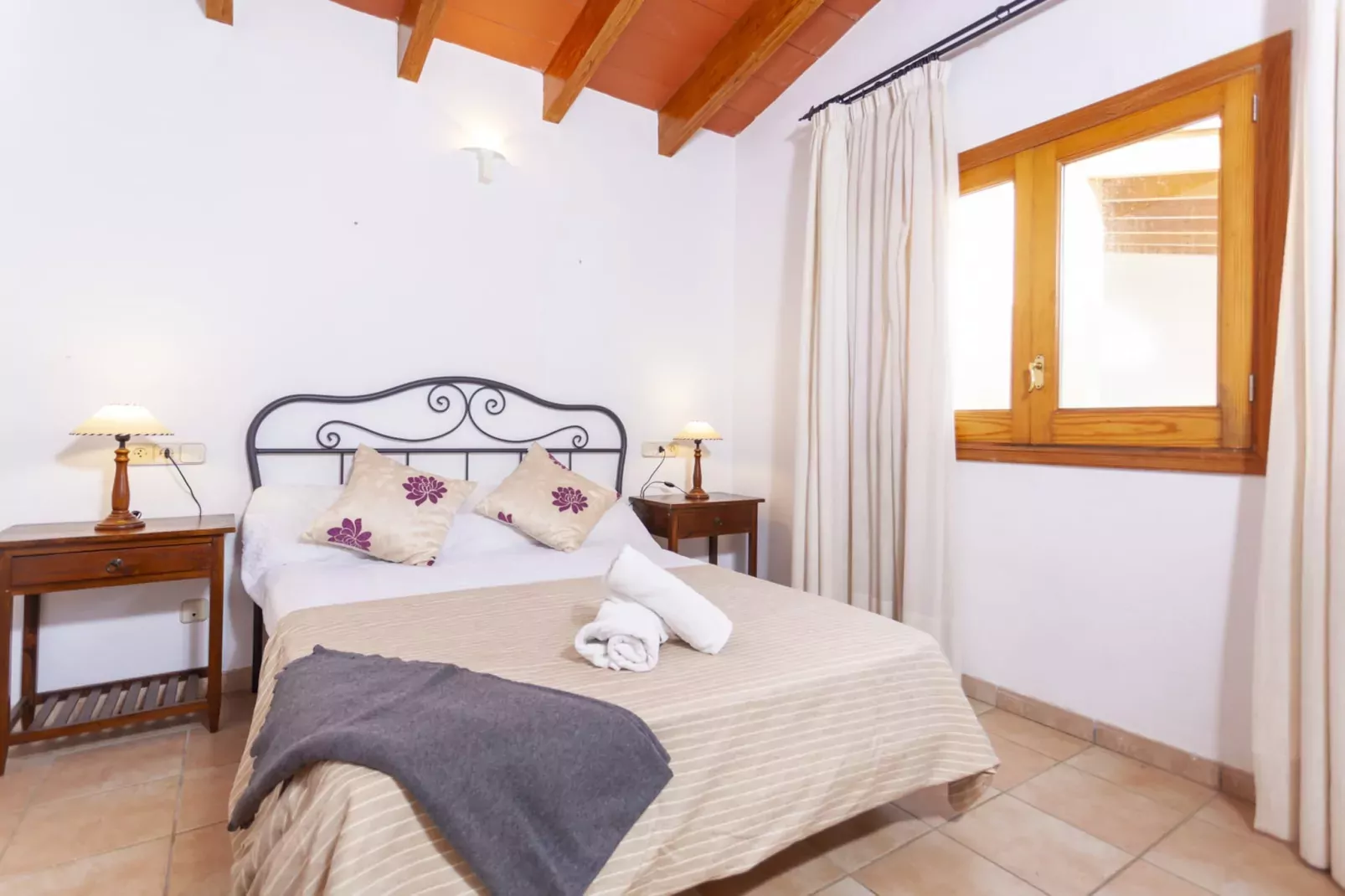 YourHouse Son Gallina-Schlafzimmer