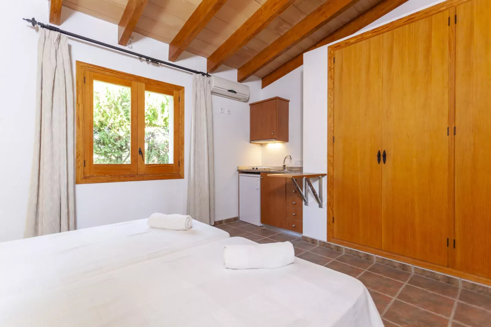 YourHouse Son Gallina-Schlafzimmer