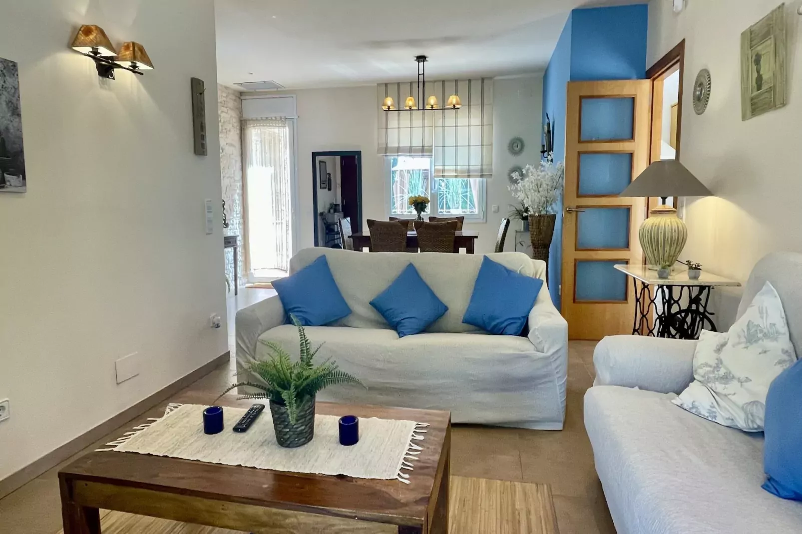 VILLA PINEDA 5-Living room