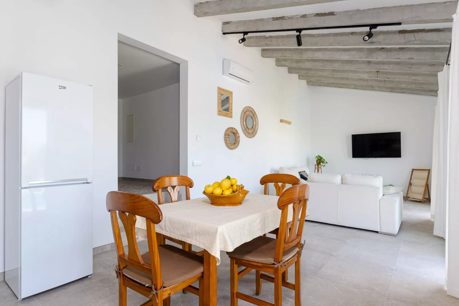 YourHouse Can Covetes-Salle à manger