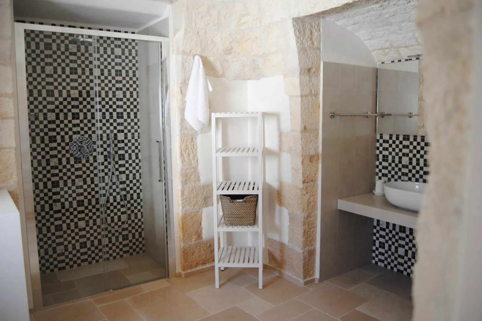 Trullo Rosa Ostuni-Bathroom