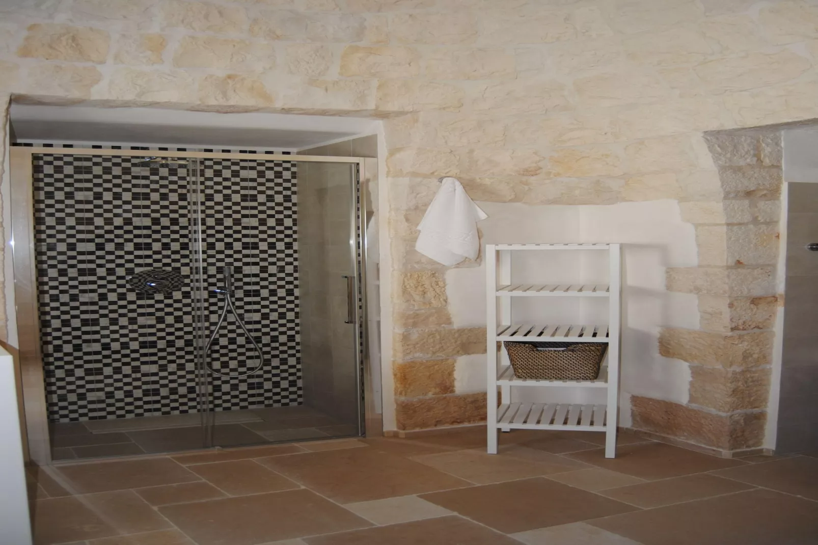 Trullo Rosa Ostuni-Bathroom