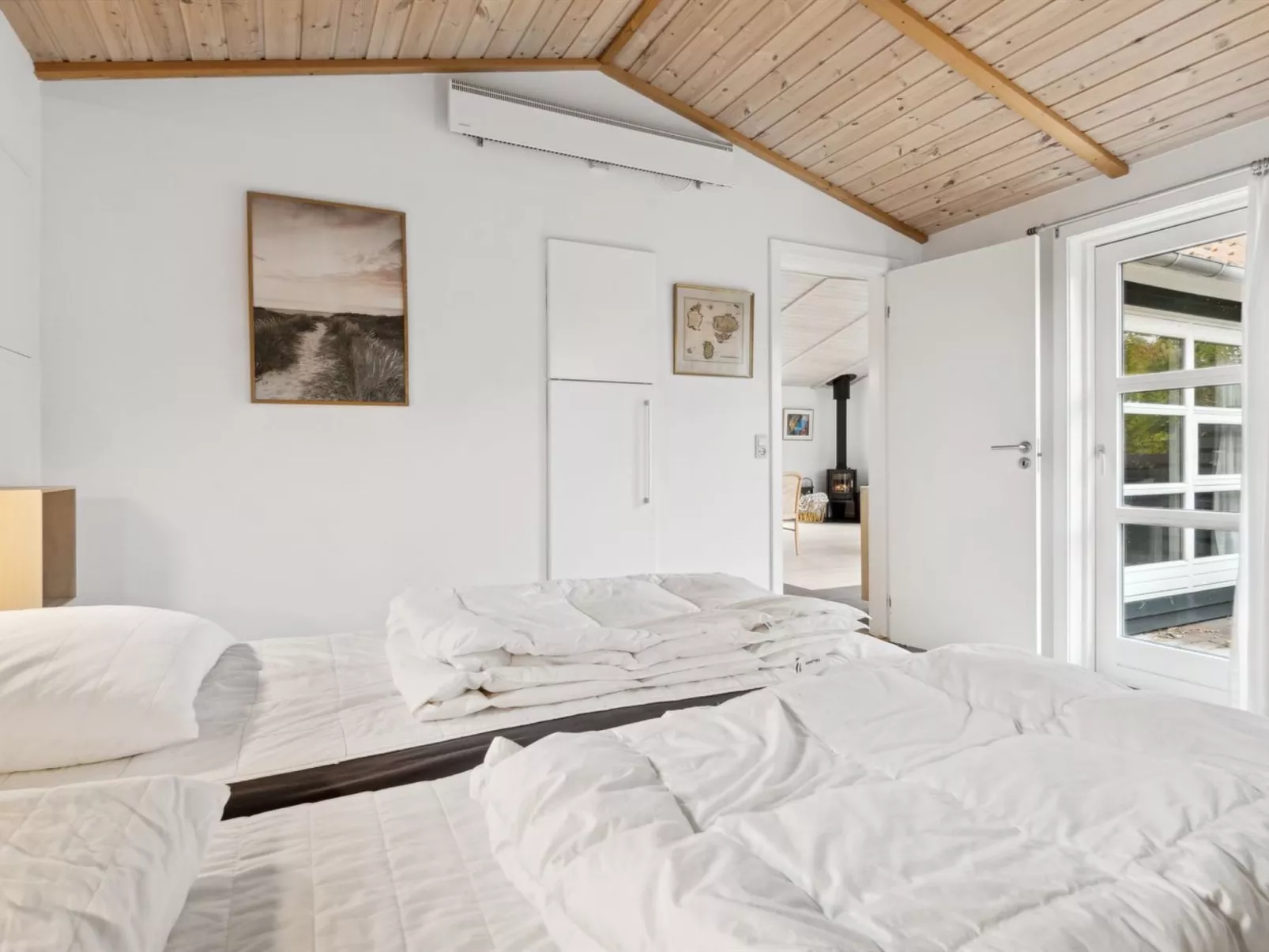 "Skyler" - 250m from the sea-Inside