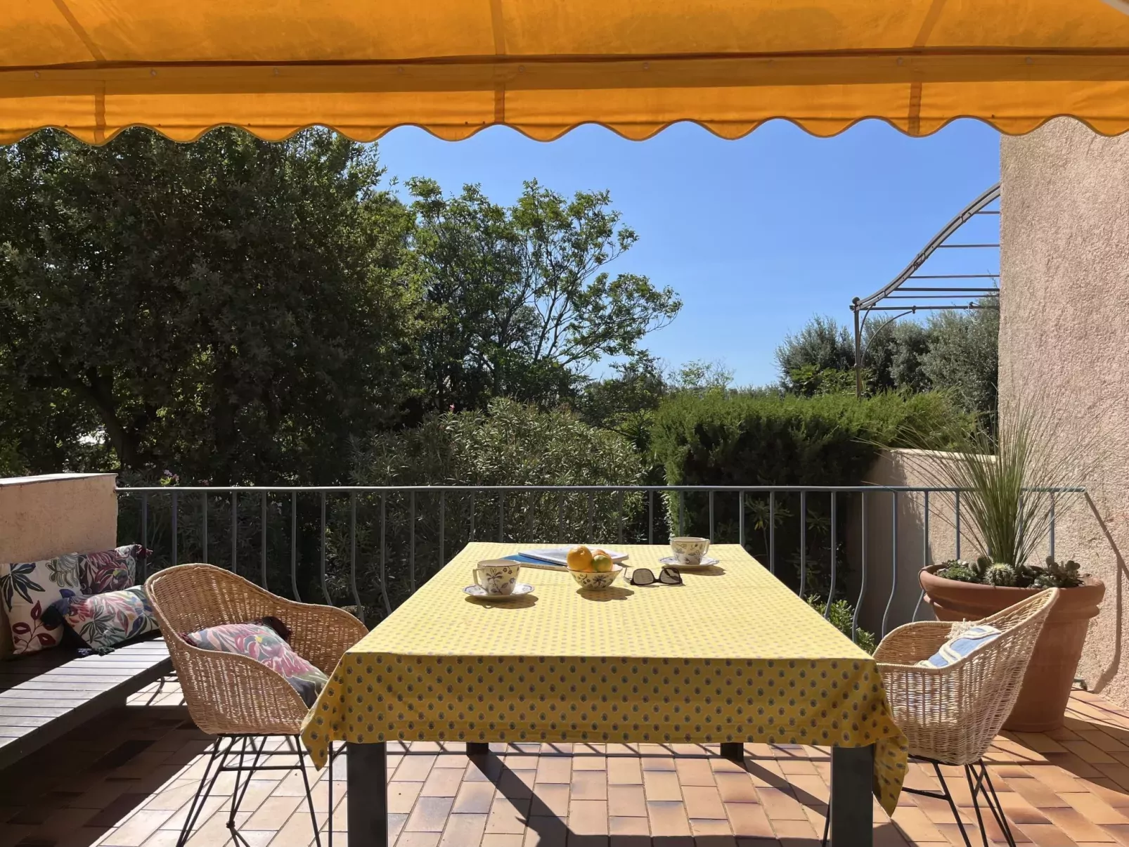 La Maison bleue-Outside