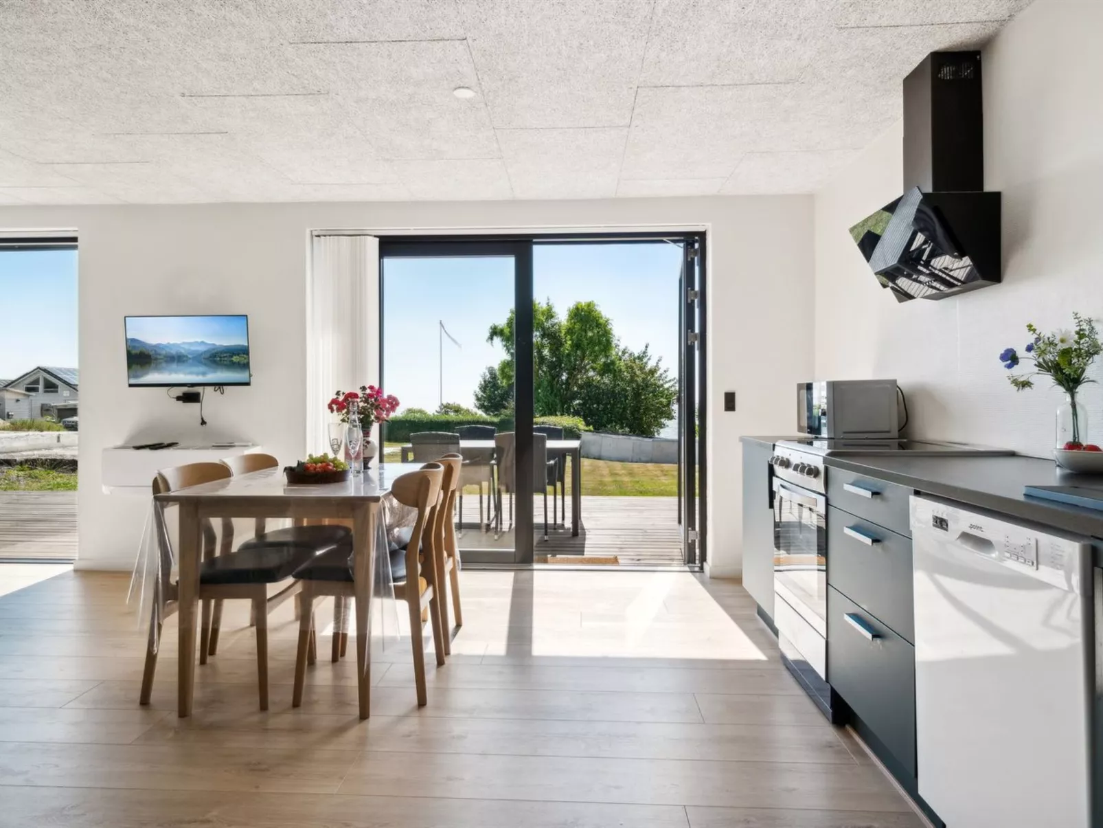 "Vojdanka" - 50m from the sea-Inside