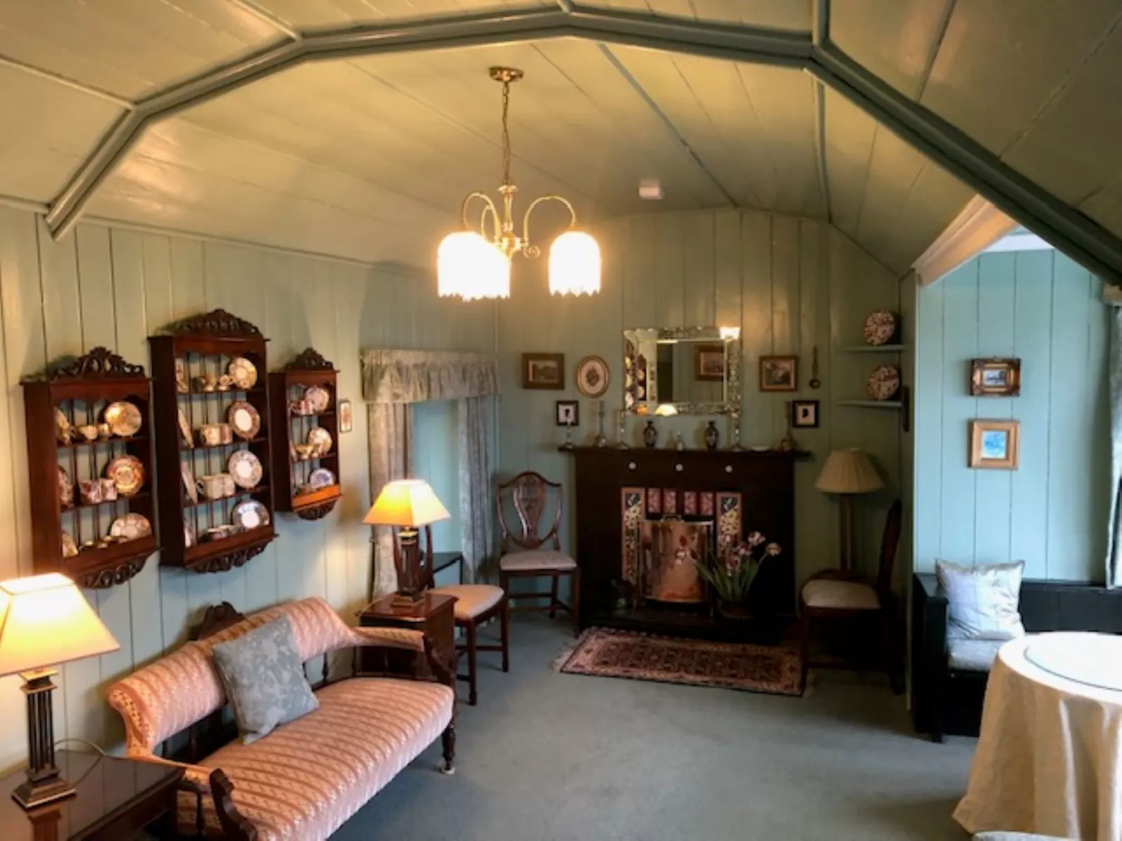 Dhivach Lodge-Inside