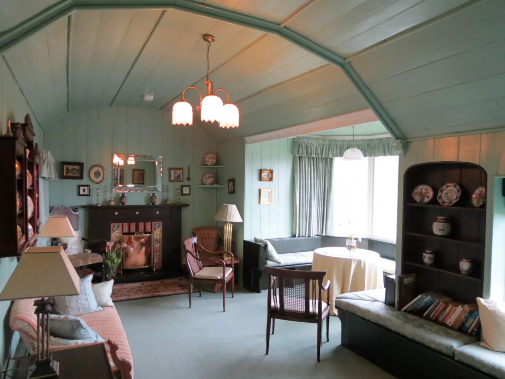Dhivach Lodge-Inside