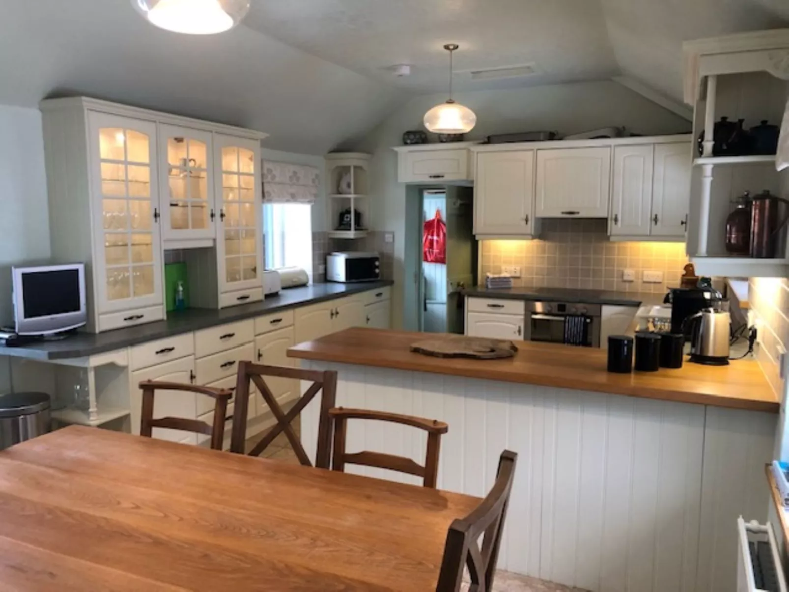 Dhivach Lodge-Inside
