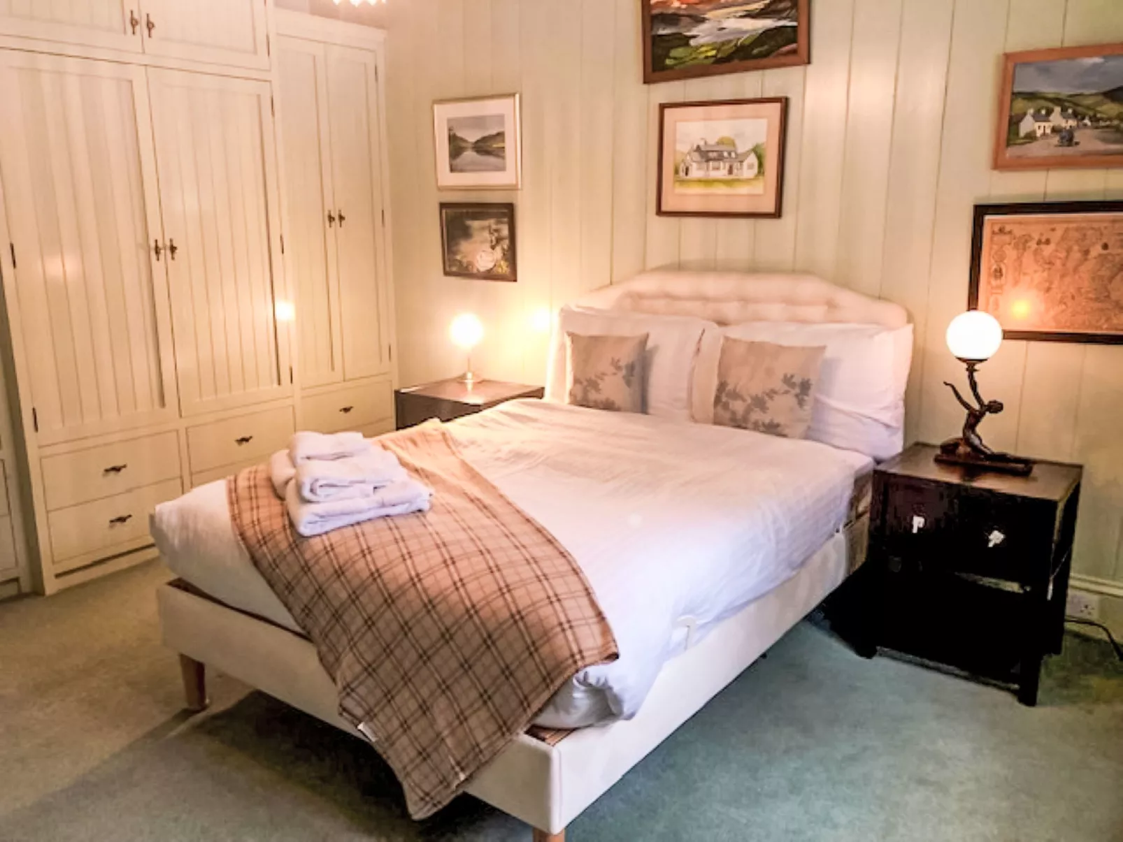 Dhivach Lodge-Inside