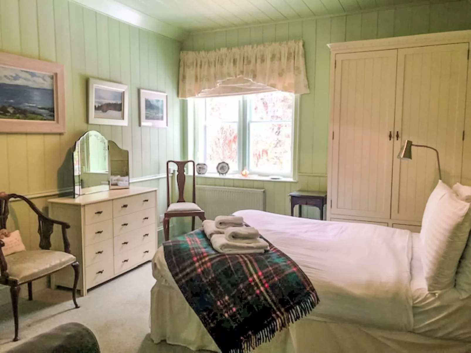 Dhivach Lodge-Inside