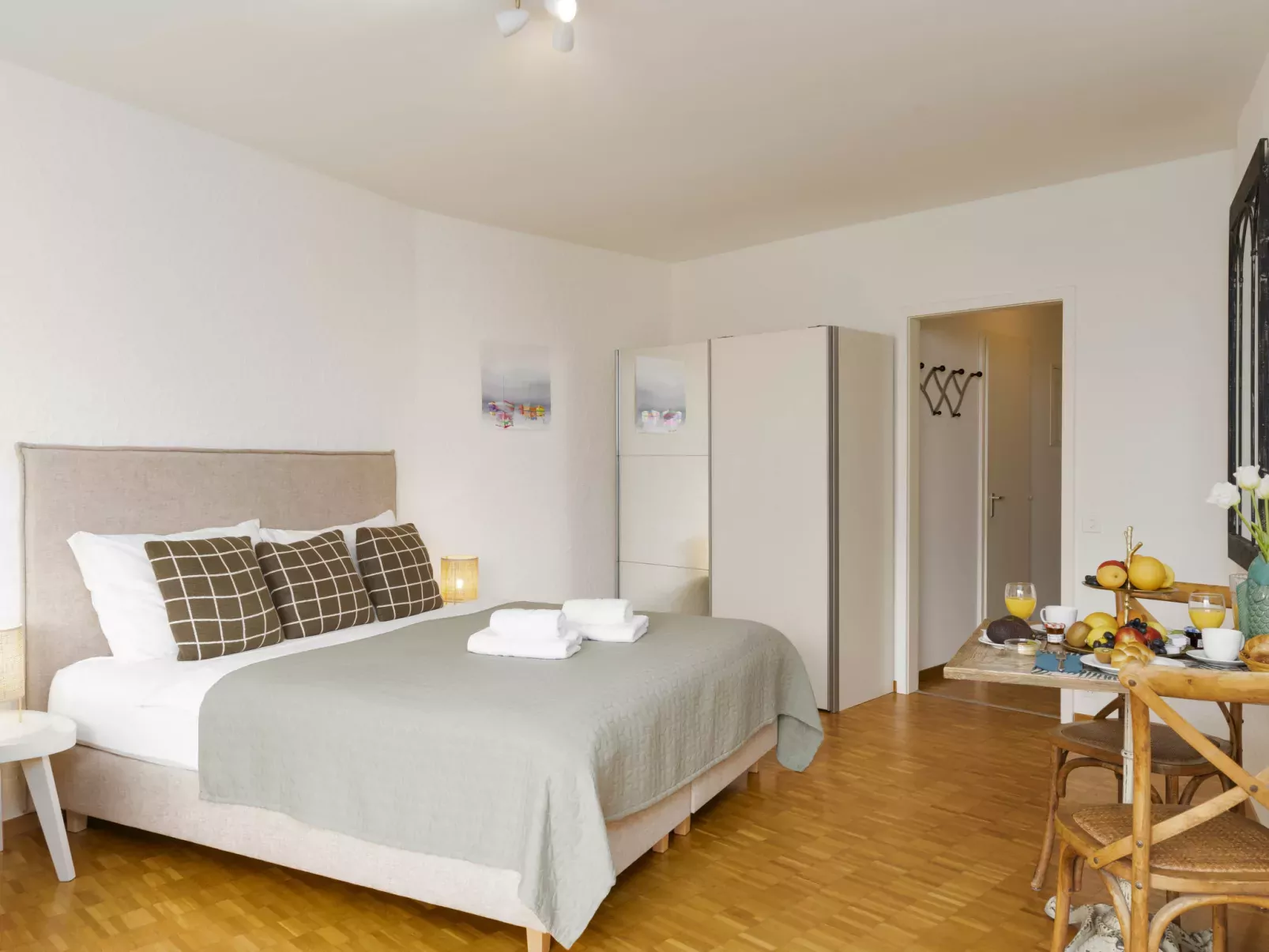Double Room Modern - Inside