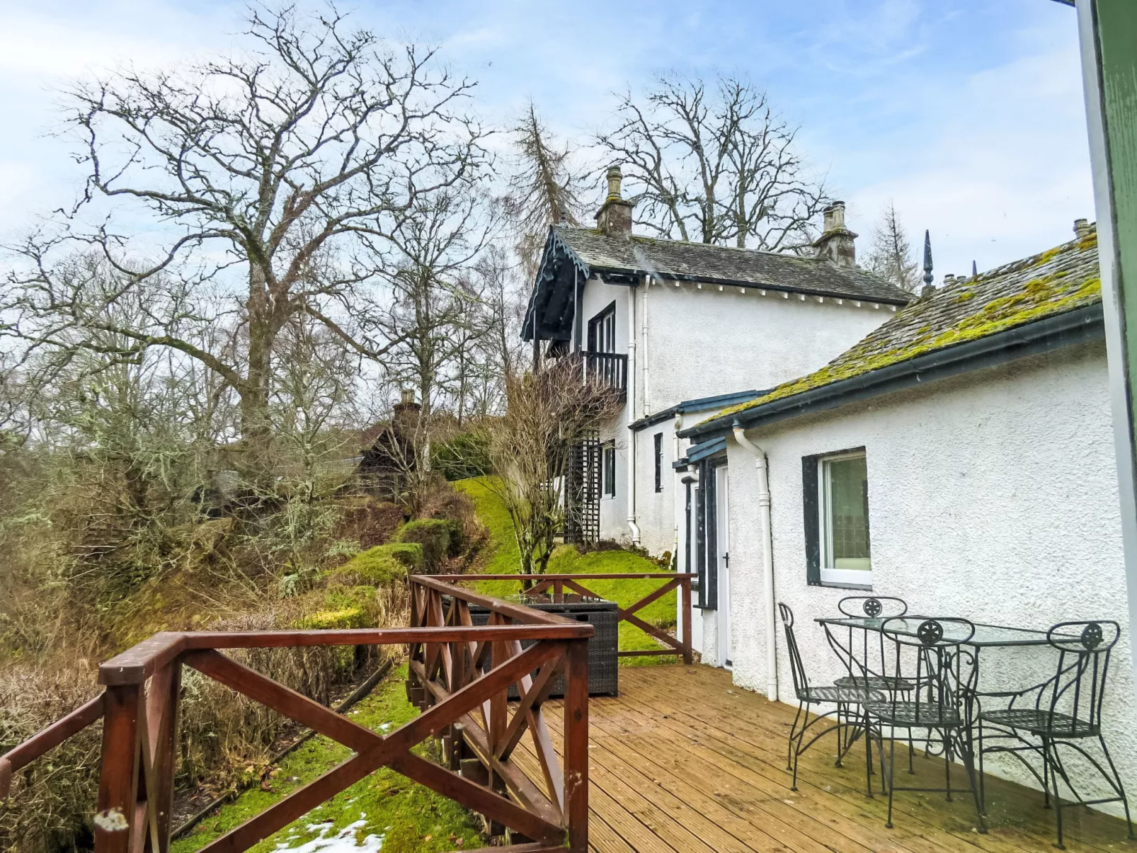 Dhivach Lodge-Outside