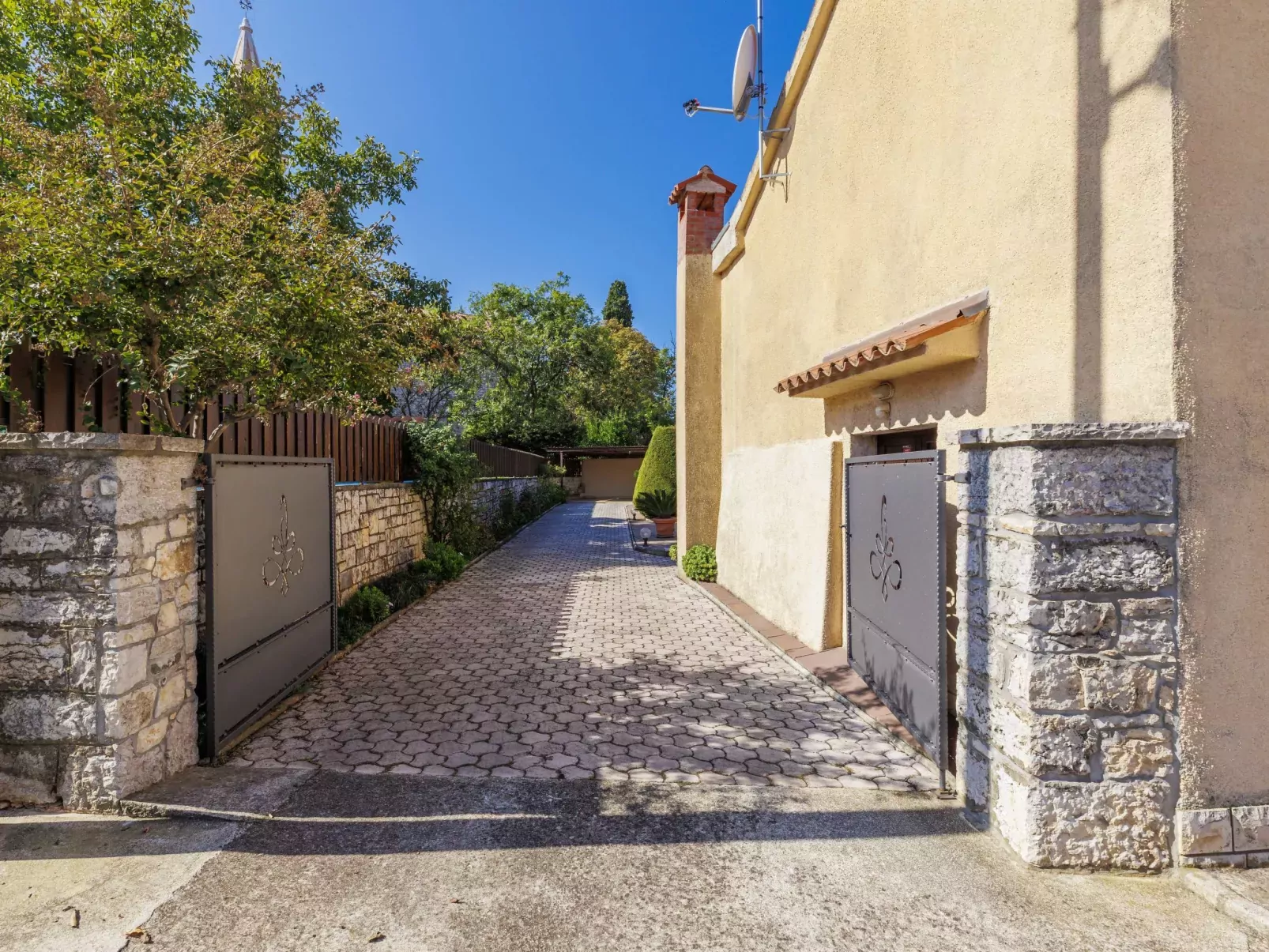 Villa Maria-Outside