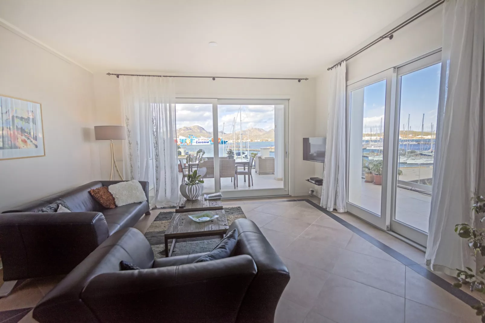 On the Waterfront-Living room