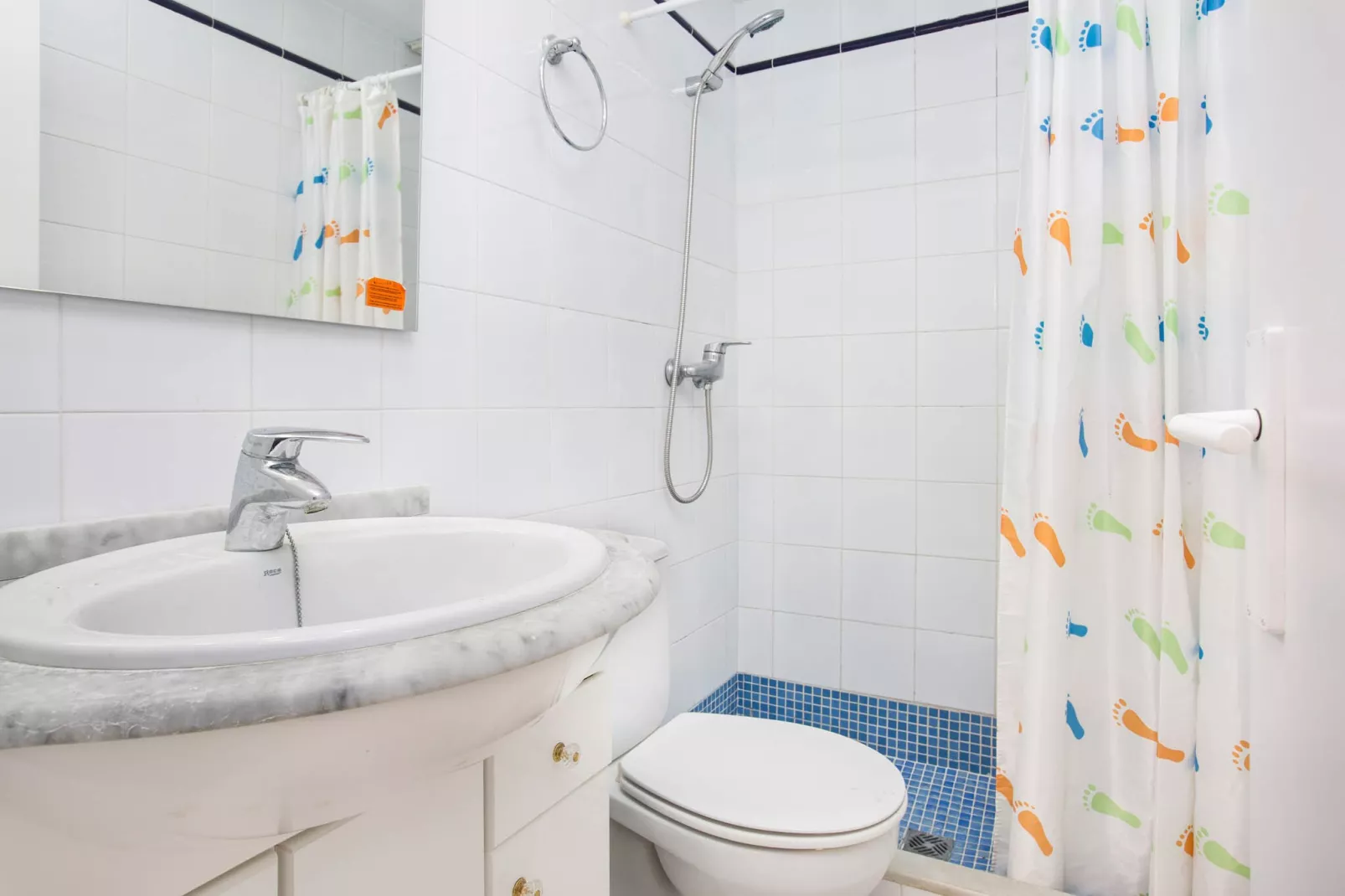 Paquita-Bathroom