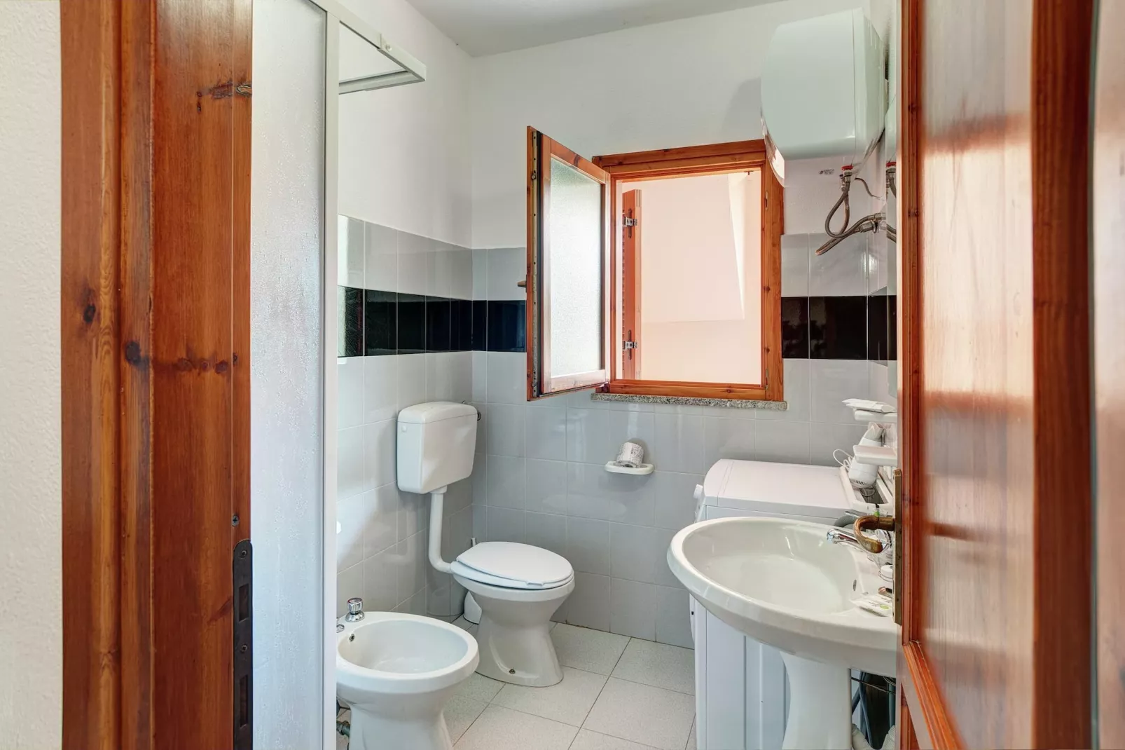 Gallura Trilo-Bathroom