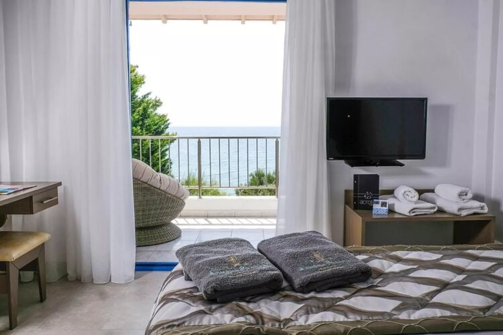 Holiday residence Acrotel Athena Villas, Elia Beach-Maisonette-Schlafzimmer