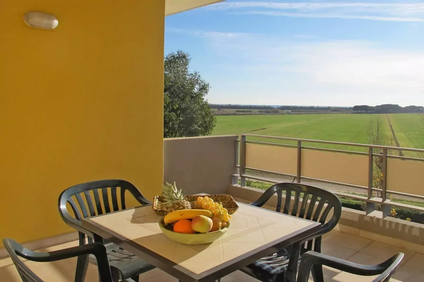Residenza Alberghiera Italia in Luni - Bilocale B4-Terrassenbalkon