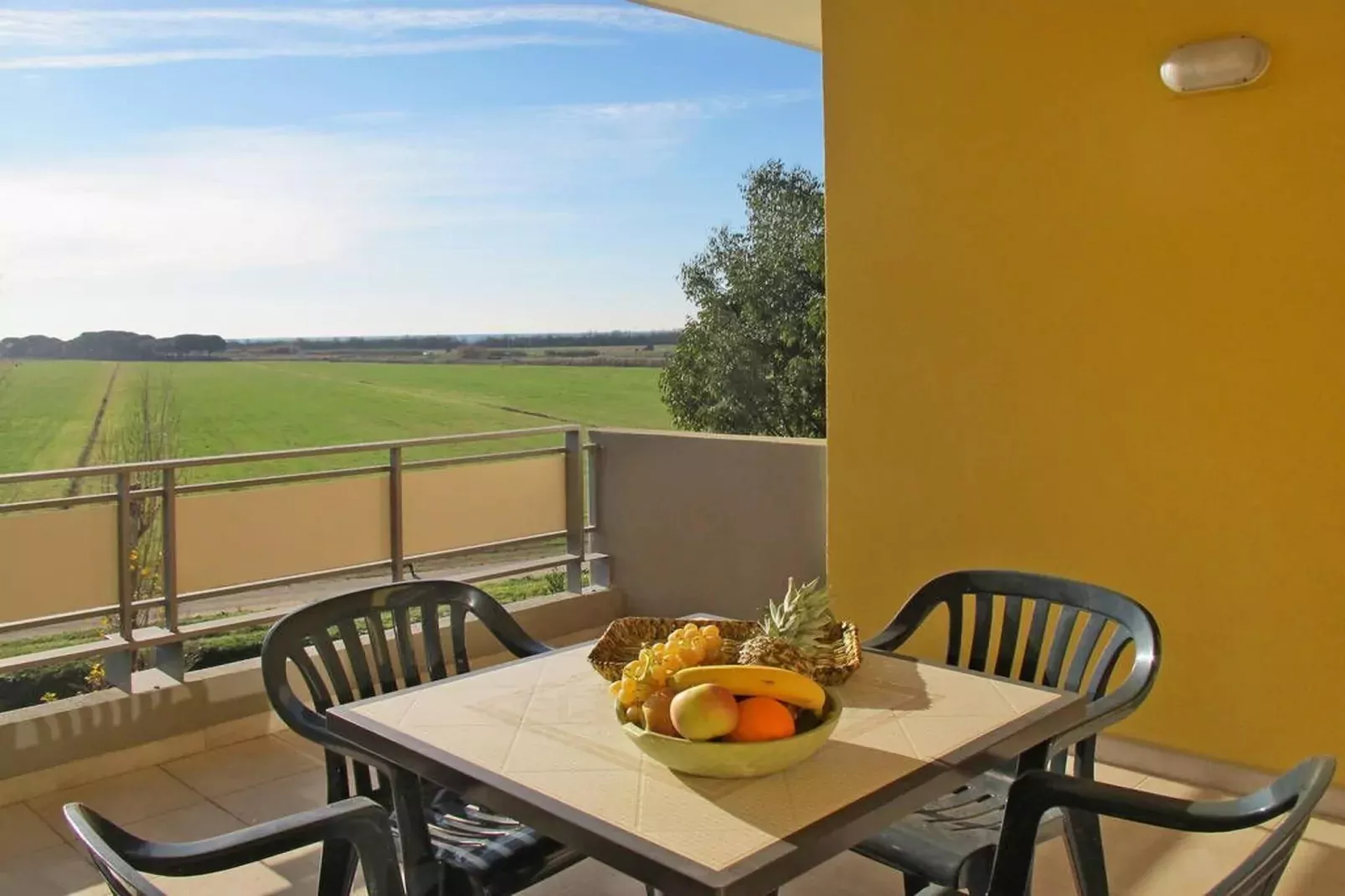 Residenza Alberghiera Italia in Luni - Bilocale B4-Terrassenbalkon