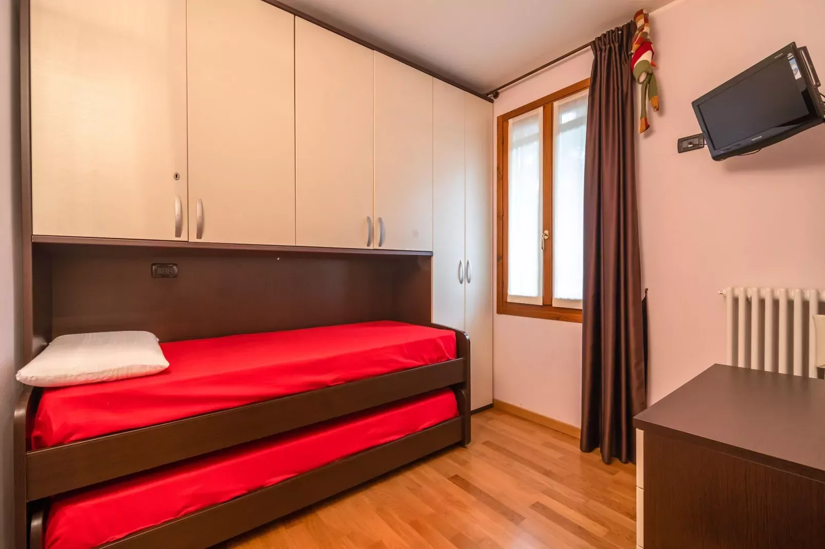 Casa Cristina Meina Centro 4-Bedroom