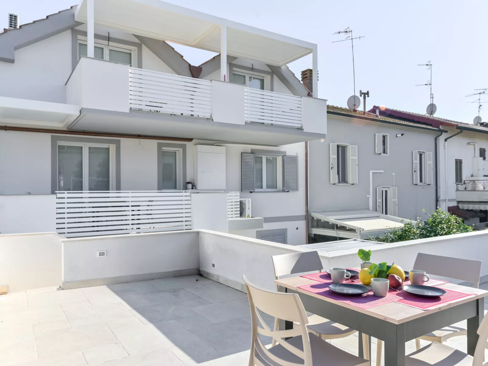 Pianosa I-Outside