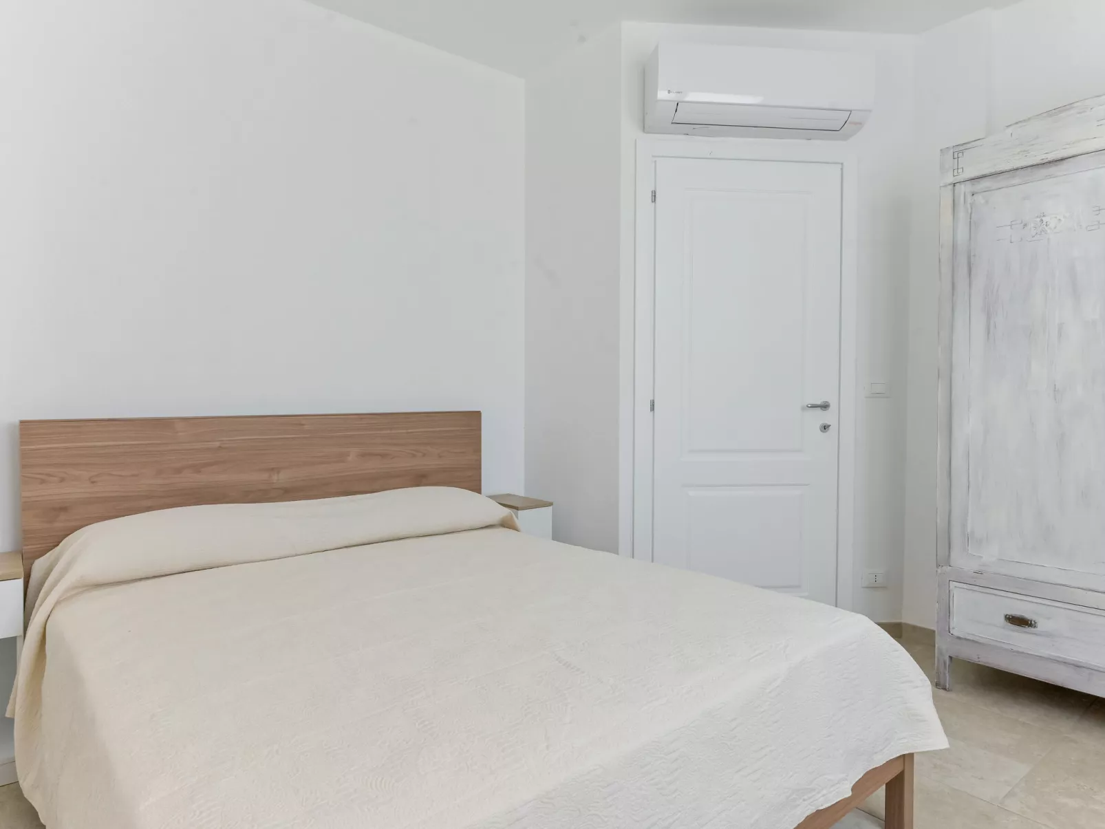 Pianosa I-Inside