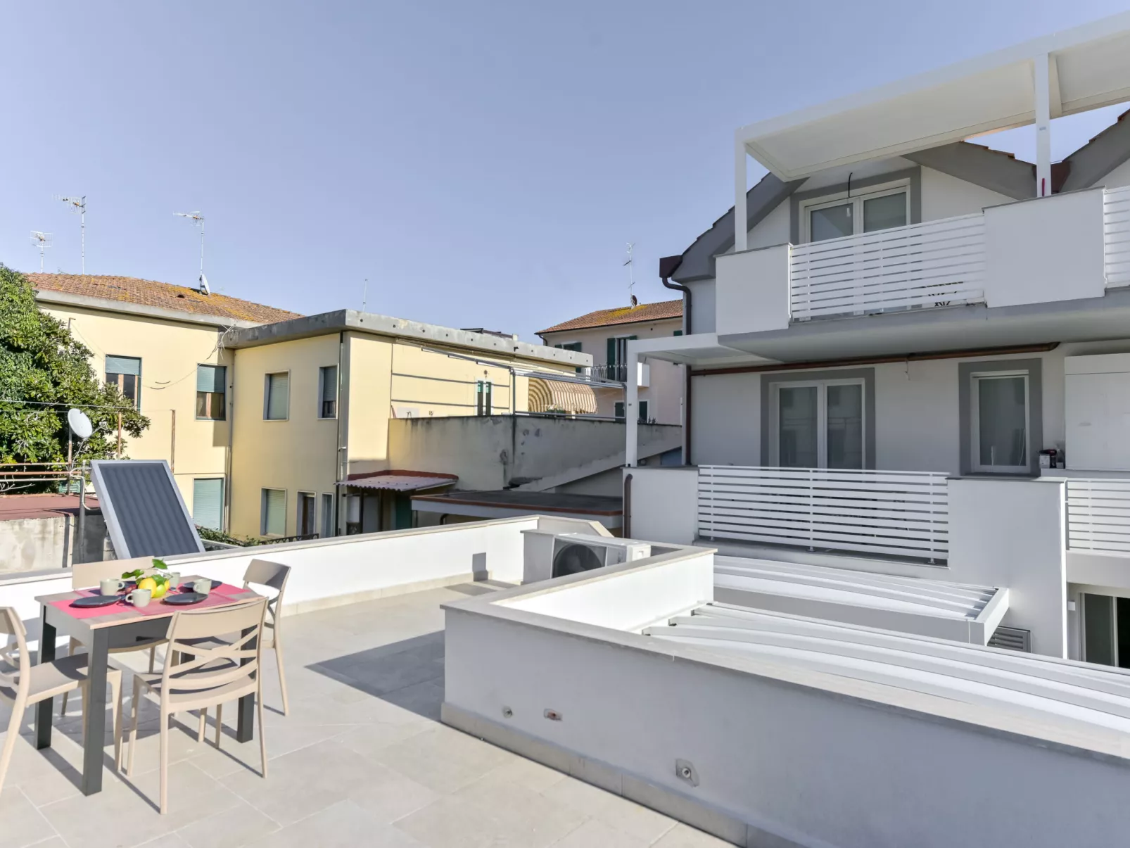 Pianosa I-Outside