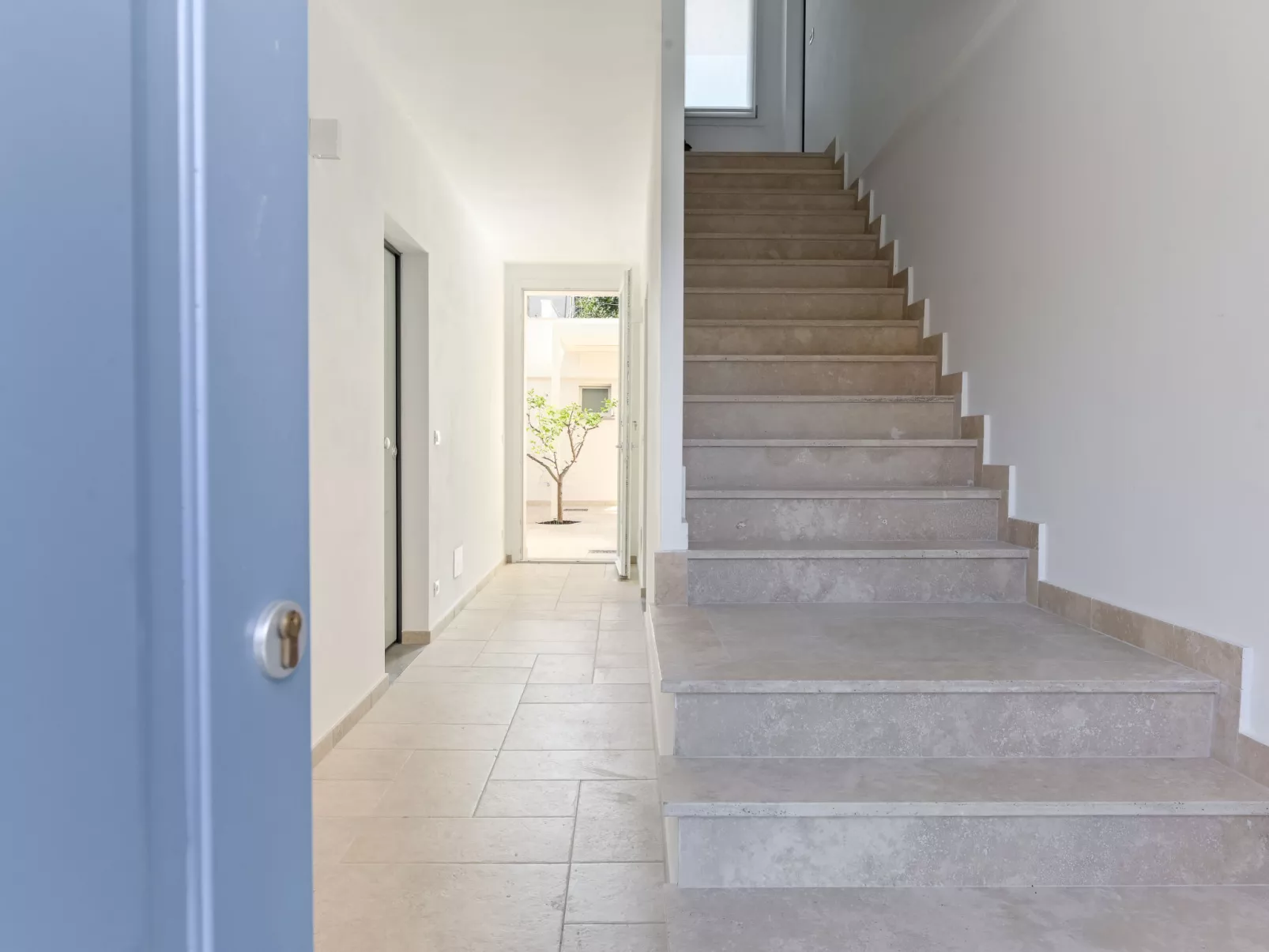 Pianosa I-Inside