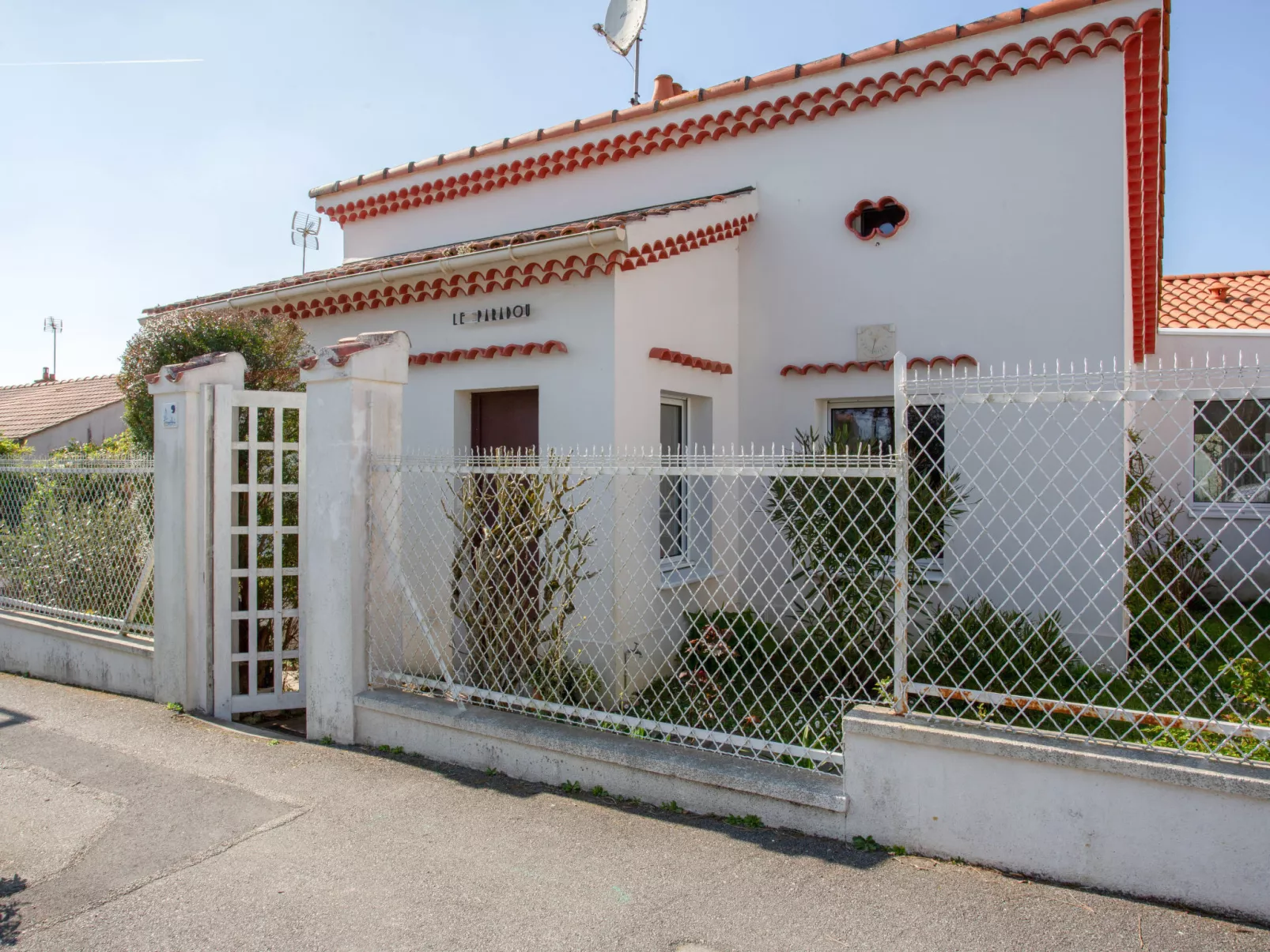 Le Paradou-Outside