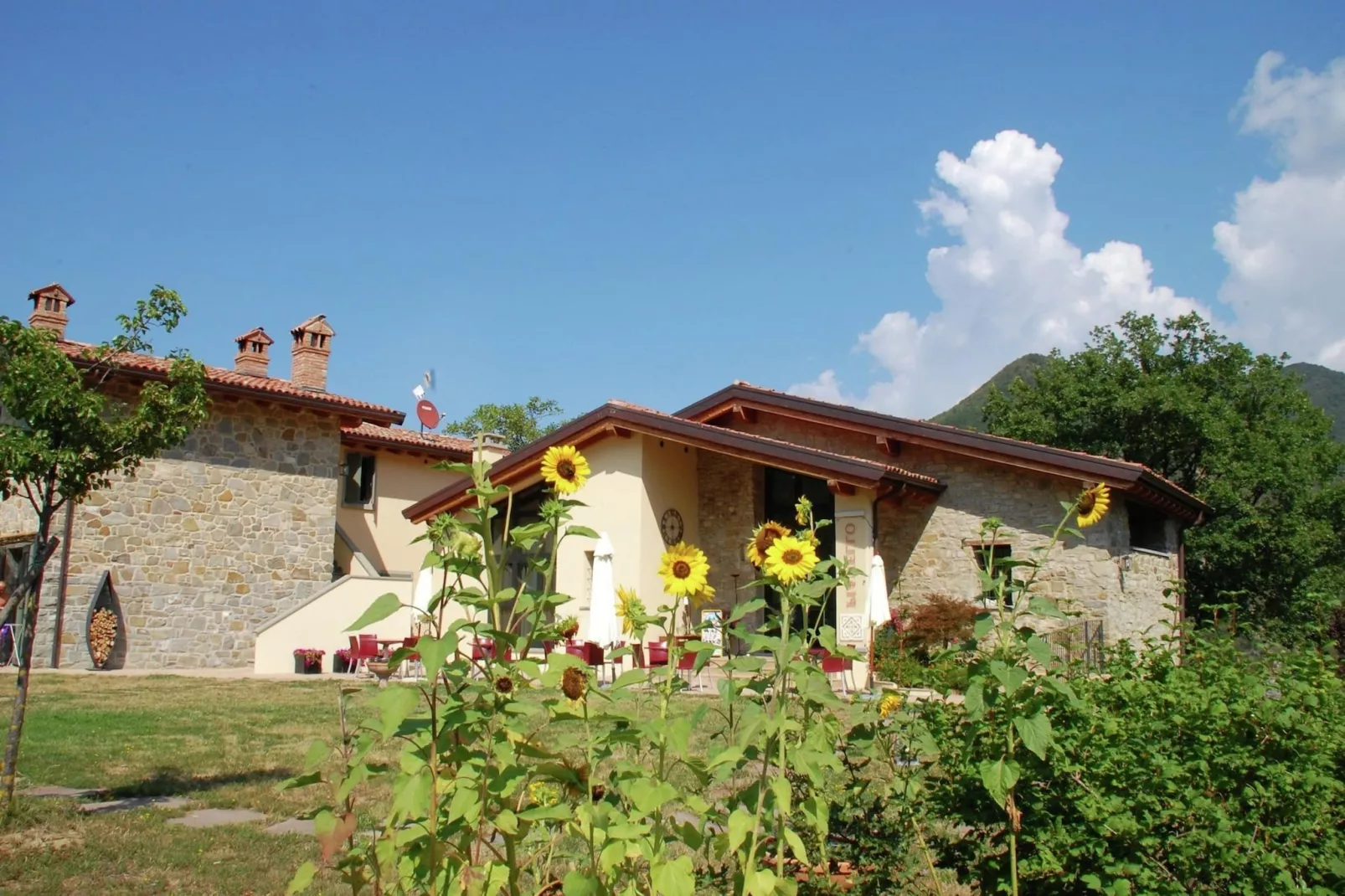 Borgo Belvedere Combi-Exterior summer