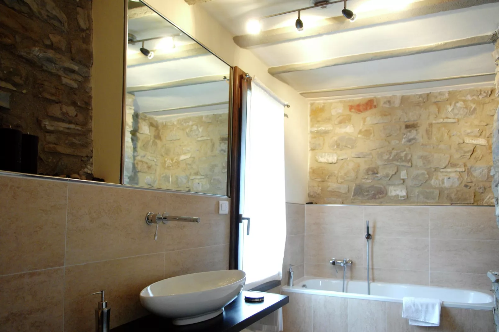 Borgo Belvedere Combi-Bathroom