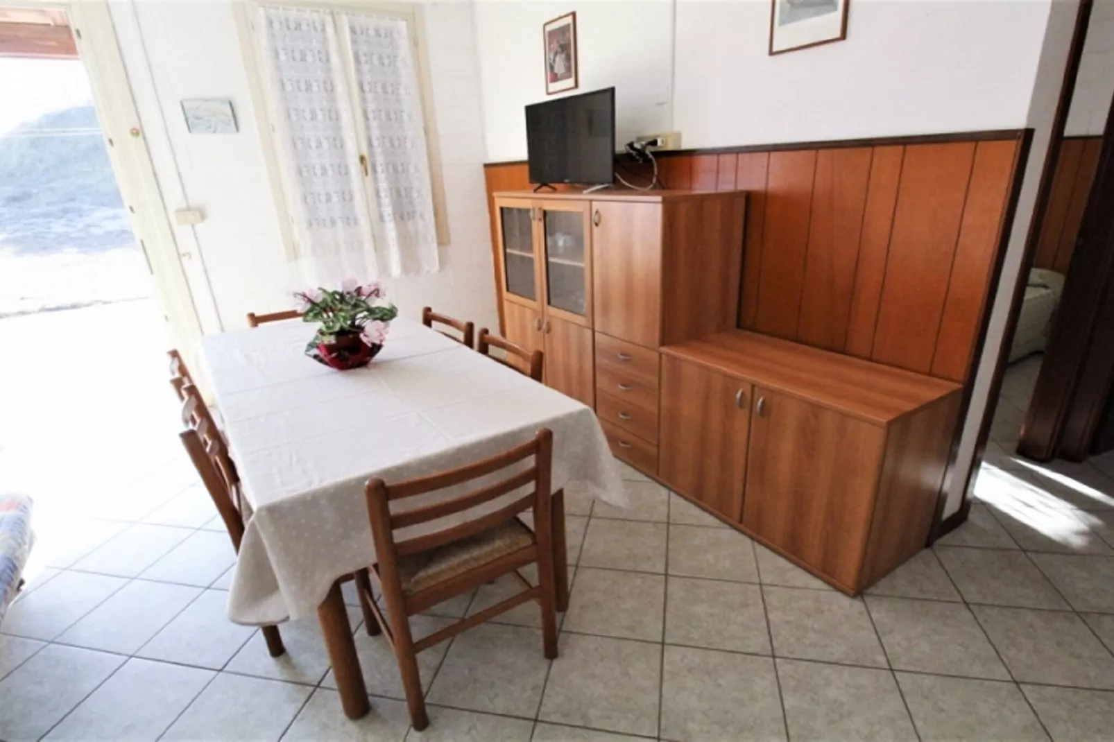 Rasi 1-Esszimmer