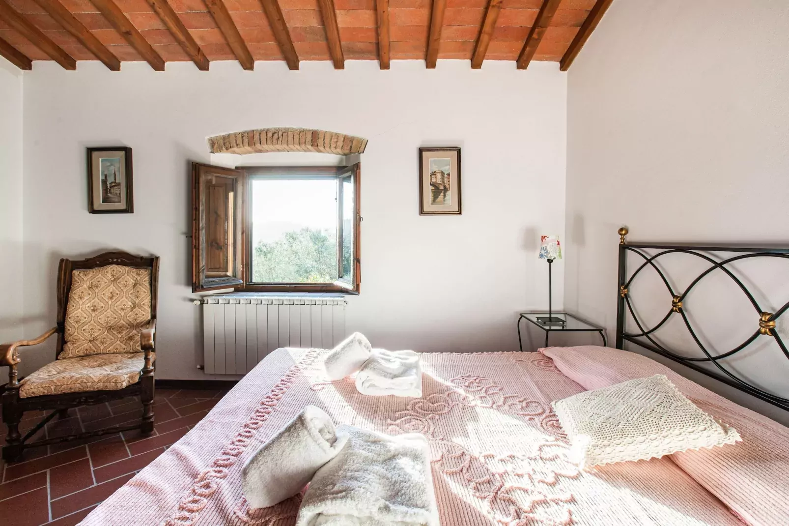 Rosa-Bedroom