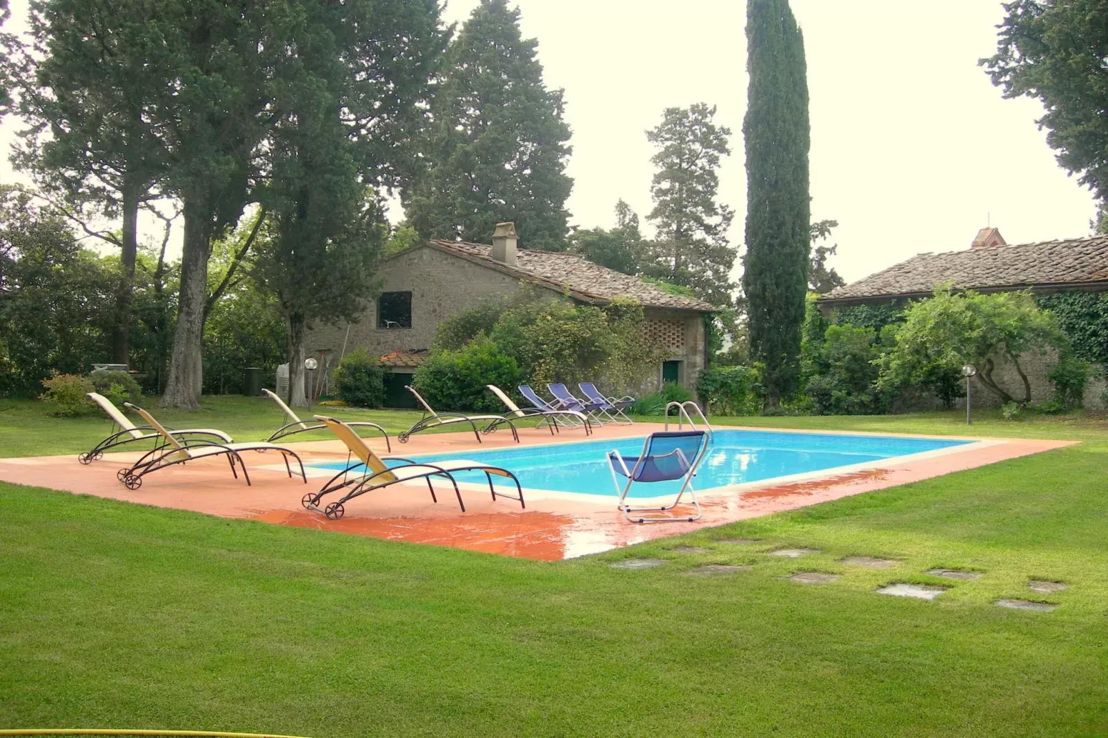 Rosa-Swimming pool