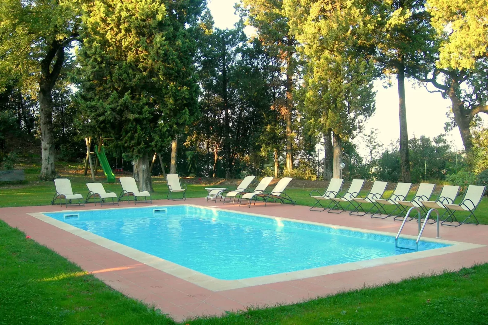 Rosa-Swimming pool