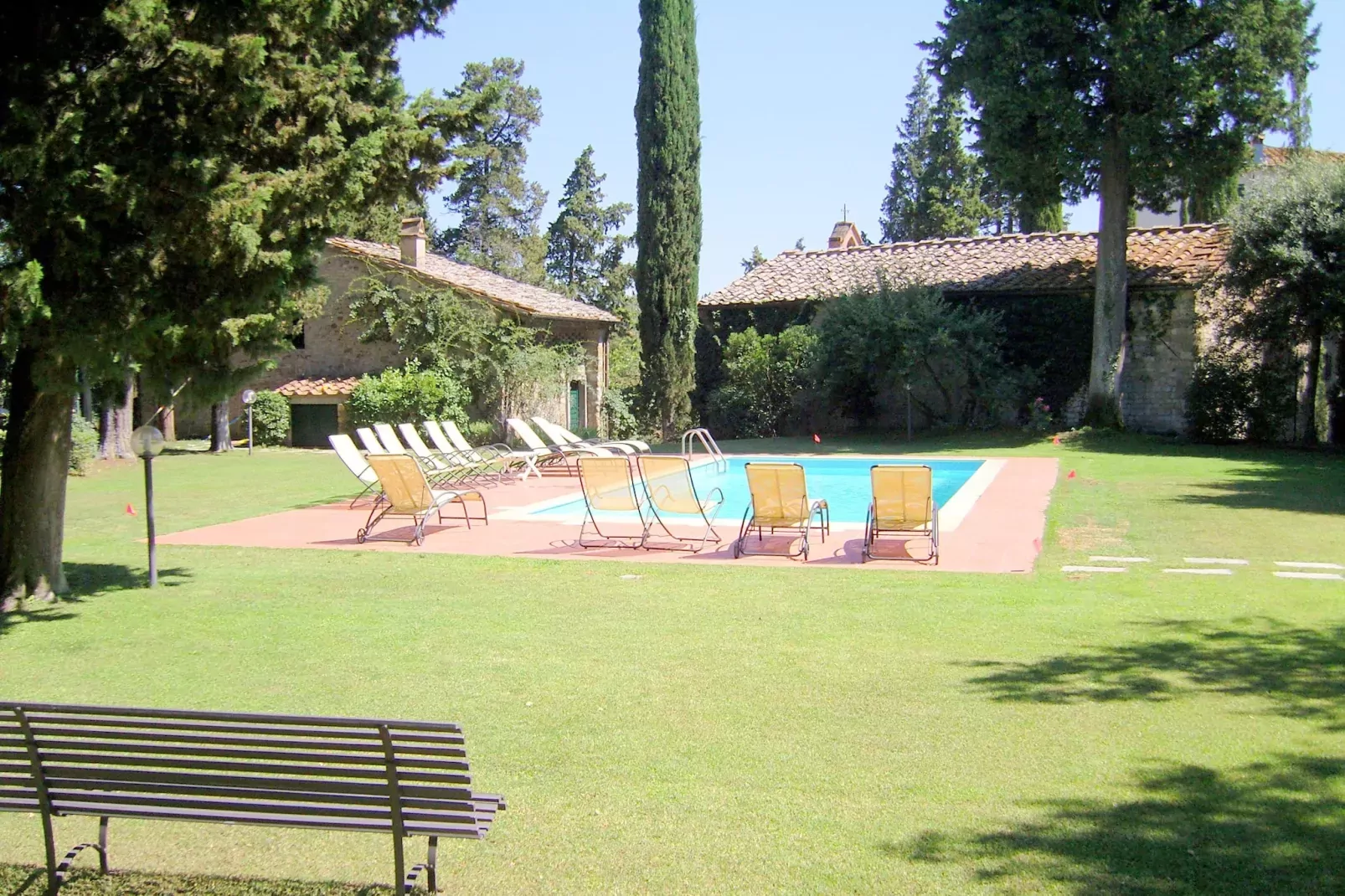 Rosa-Swimming pool