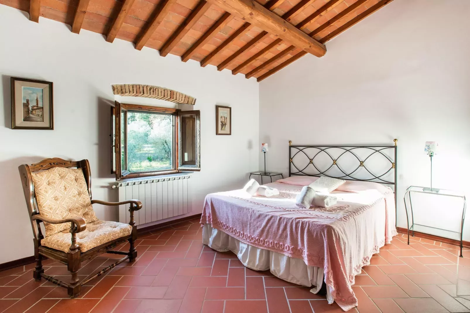 Rosa-Bedroom