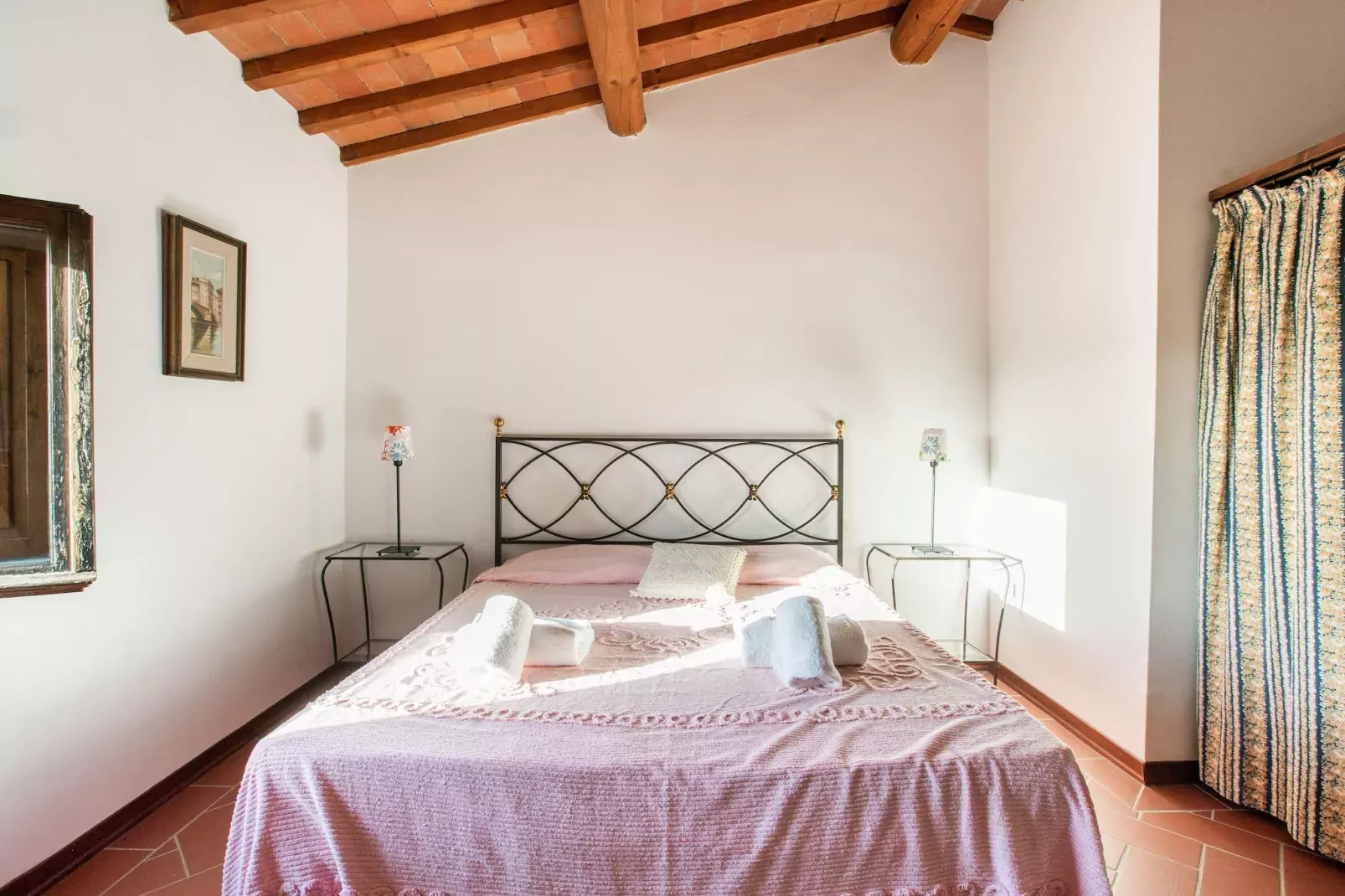 Rosa-Bedroom