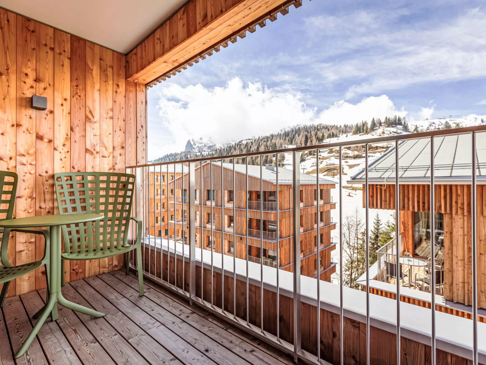 Mit 2 Schlafzimmern und Sauna-Outside