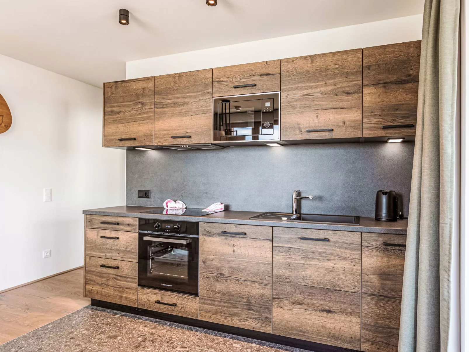 Mit 2 Schlafzimmern und Sauna-Inside