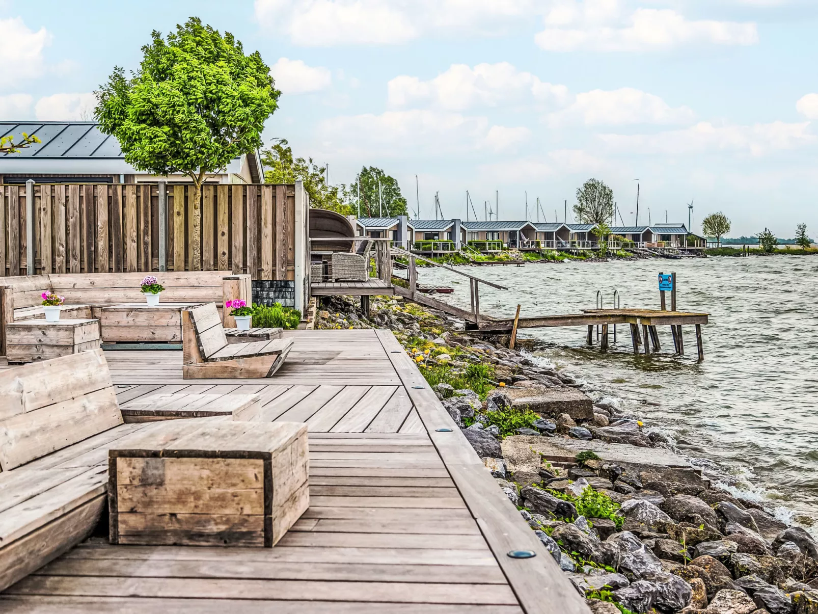Pavilion Waterfront 4-Draußen