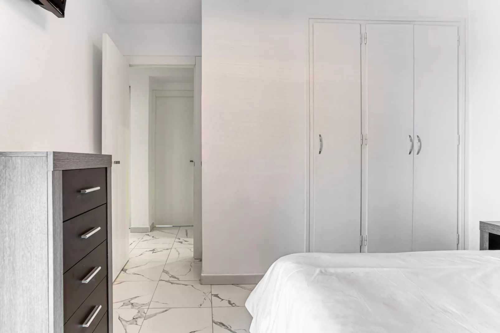 BLAUMAR 6 G Canyelles Roses-Bedroom