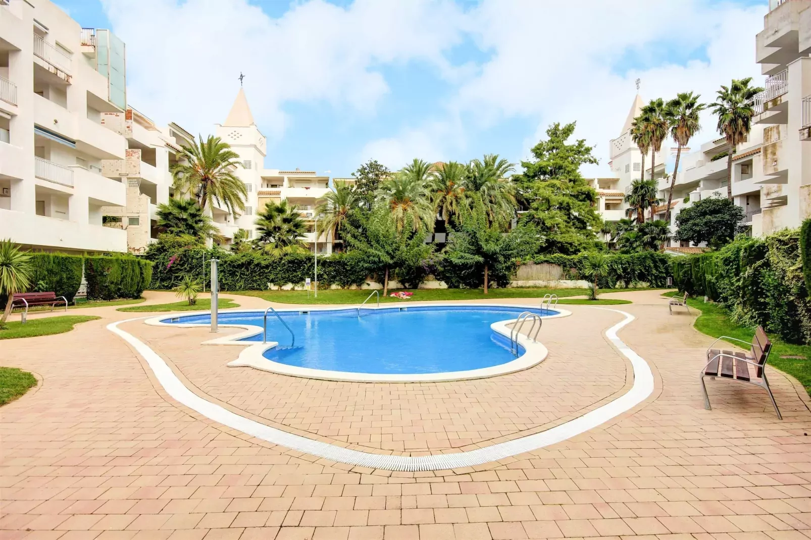 ROYAL MARINE 2 425 Roses-Piscine
