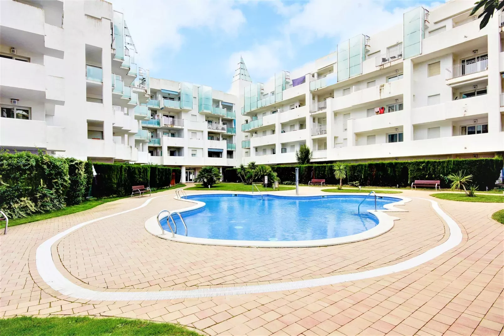 ROYAL MARINE 2 425 Roses-Piscine